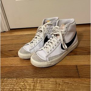 Nike Blazer Mid 77’ Women’s 7